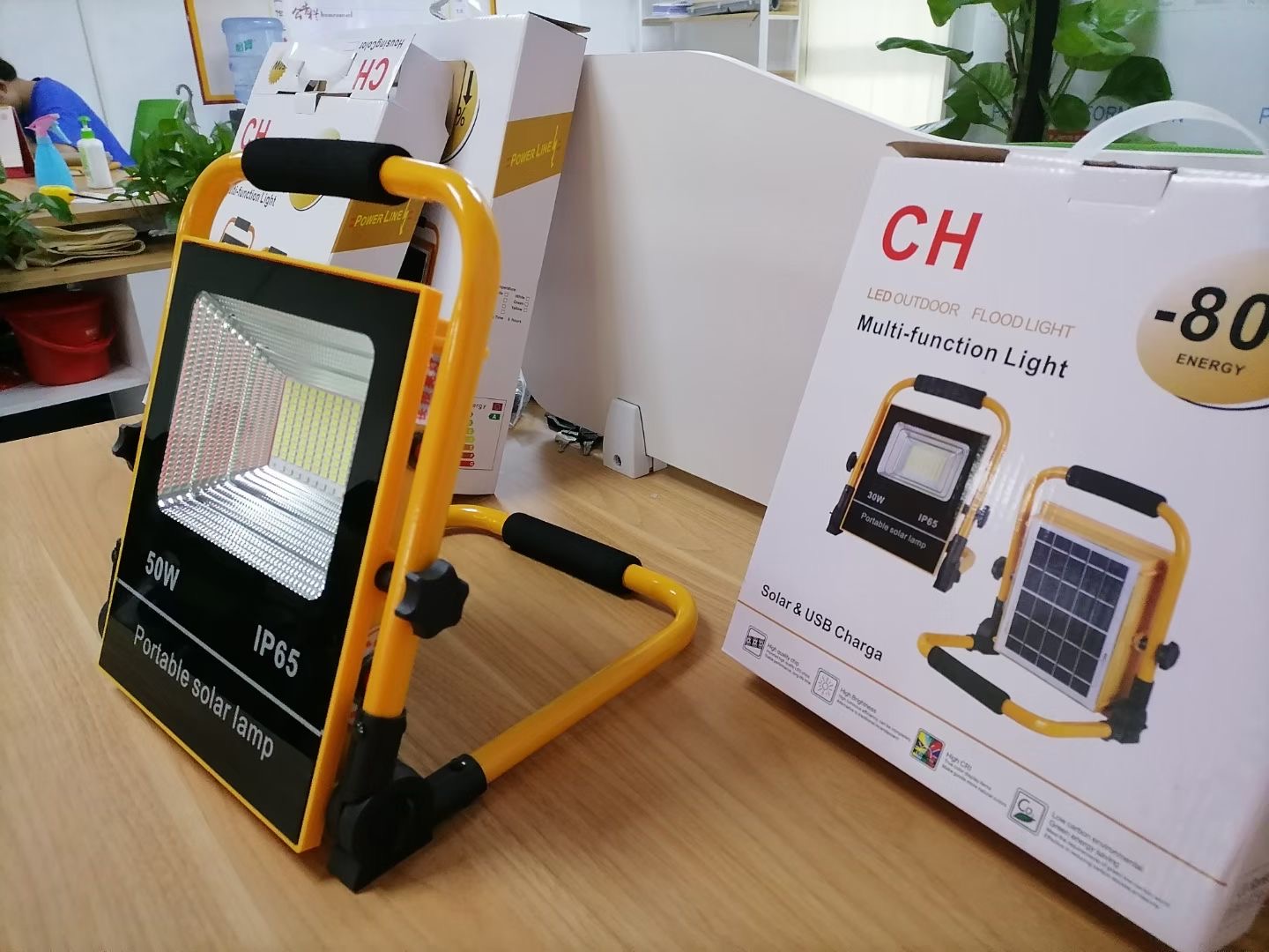 Portable solar work floodlight — product information 15