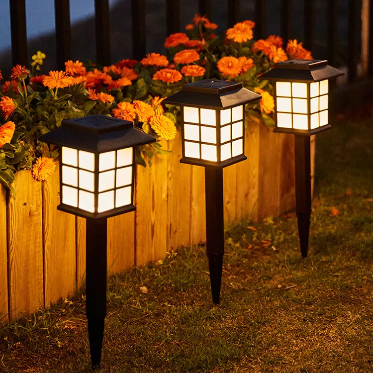 House-shaped solar lawn light — product information 10