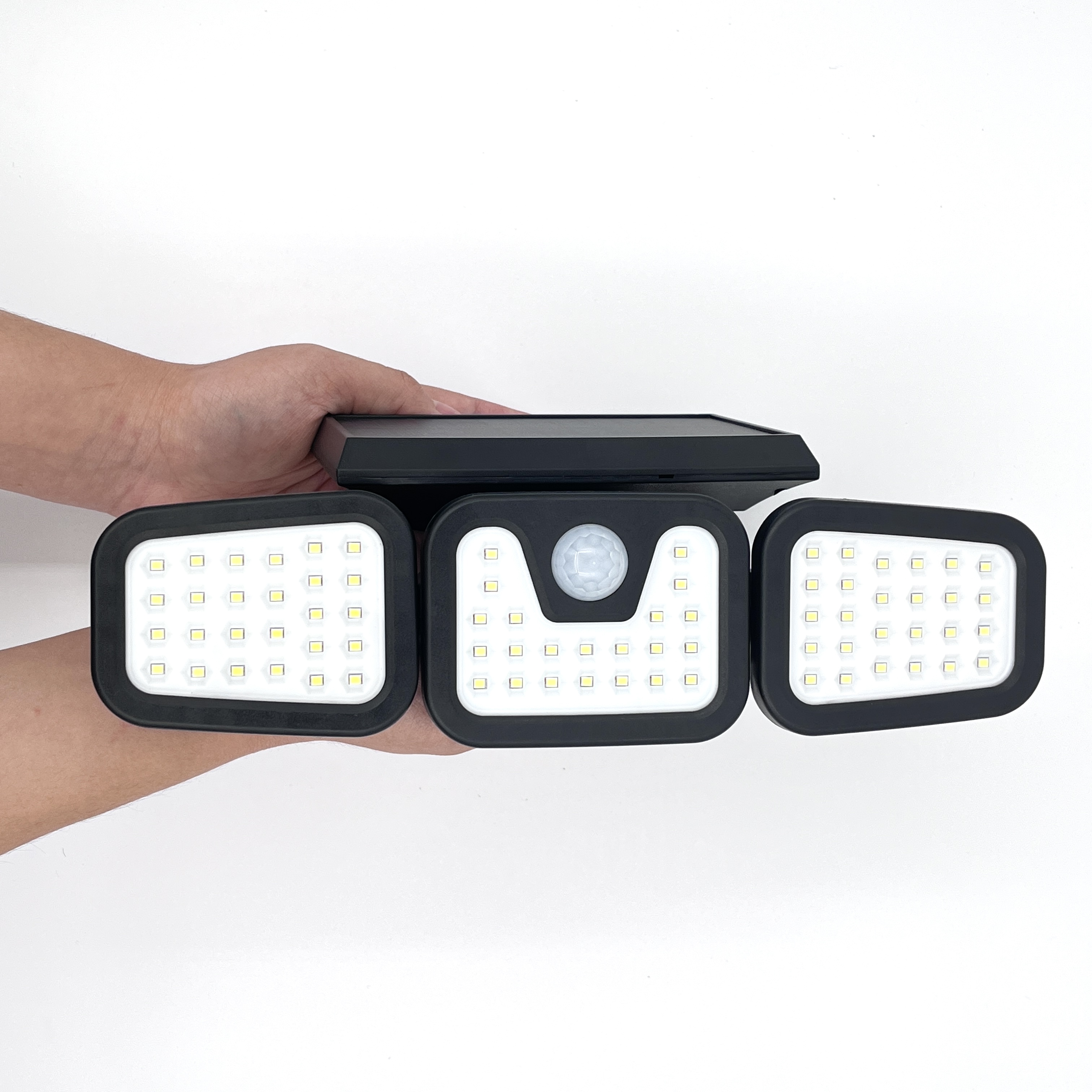 三头 74 LED 太阳能壁灯 — 产品资料 7