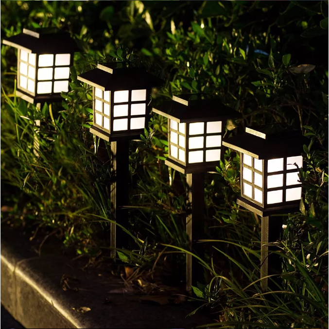 House-shaped solar lawn light — product information 9